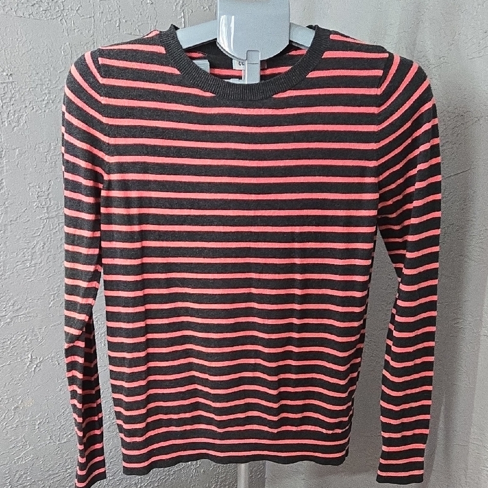 Old Navy Gray and Pink Striped Top